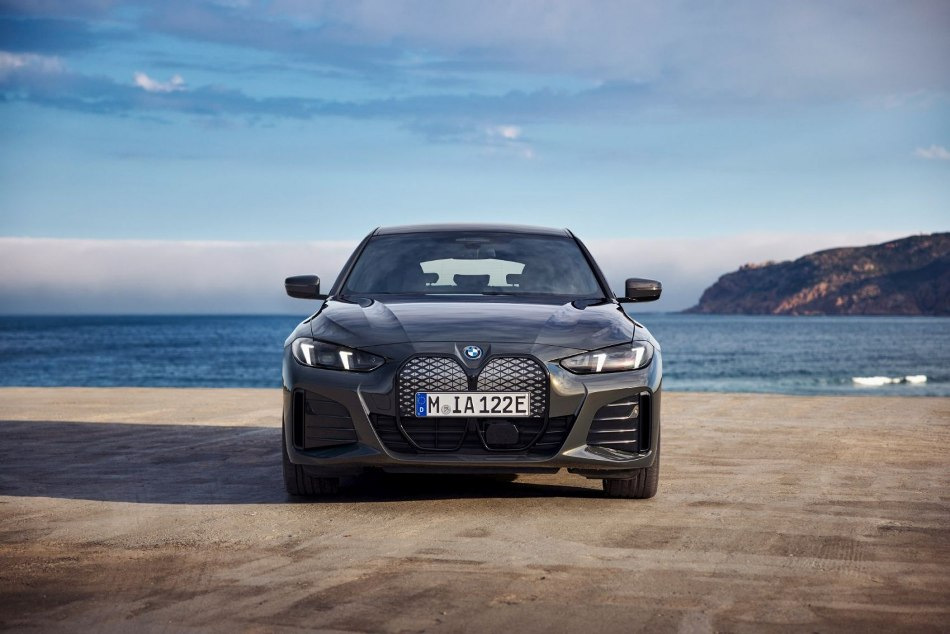 BMW i4 facelift 2024: atjauninātā elektroauto apskats
