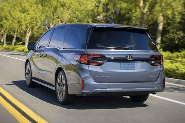 Honda Odyssey 2024. gada 5. paaudzes minivena apskats Foto 4