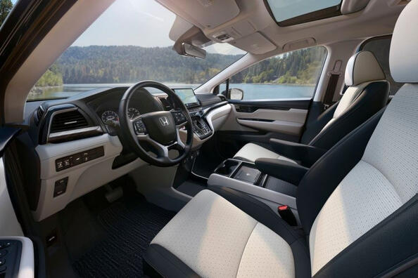 Honda Odyssey 2024. gada 5. paaudzes minivena apskats Foto 6