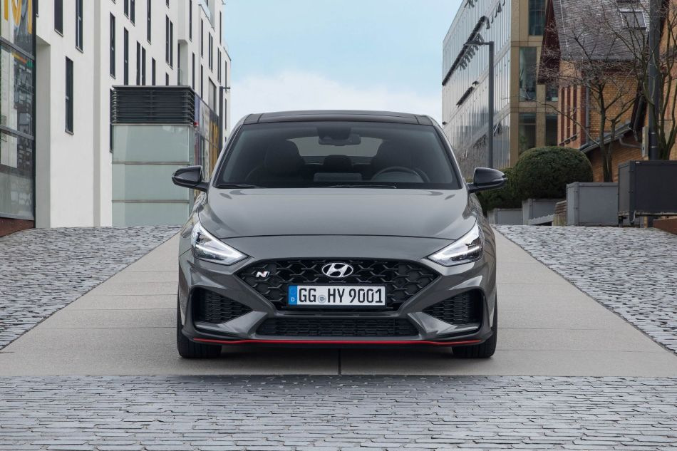 Apskats: sportiskais liftbeks Hyundai i30 Fastback N