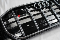 Audi Q8 2018– Priekšējā reste SQ-Style (2018-2023, melna ar hromu) foto 5
