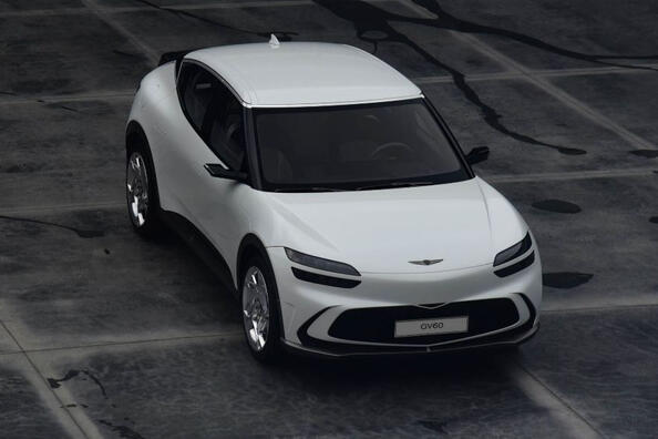 Genesis GV60: elektriskā krosovera apskats