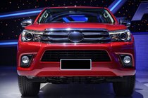Toyota Hilux 2015– Priekšējie lukturi OEM V2 2015-2019 (ksenona spuldzei vai LED, 2 gab.) foto 2
