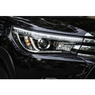 Priekšējie lukturi OEM V2 2015-2019 (ksenona spuldzei vai LED, 2 gab.) Toyota Hilux 2015– foto 1