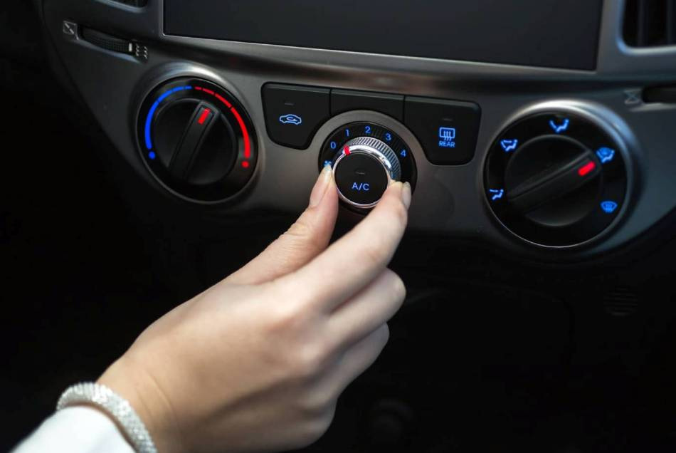 Kā saprast, ka ir laiks uzpildīt auto kondicionieri?