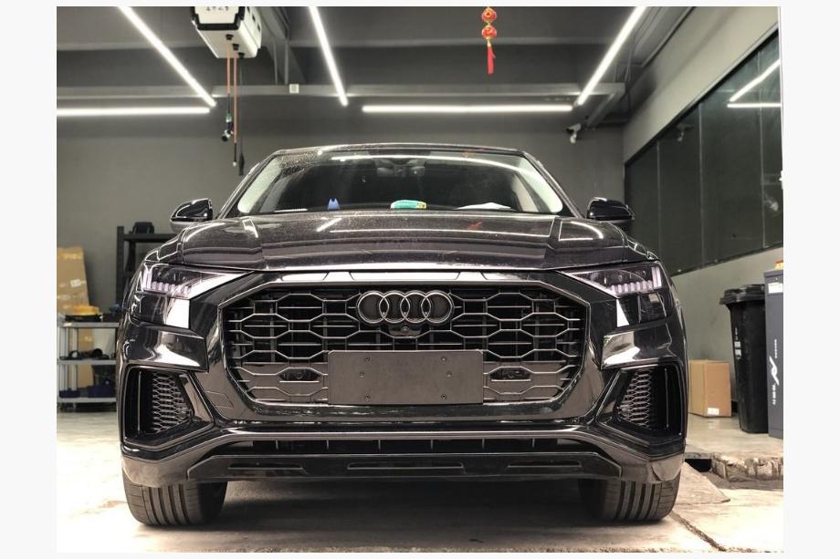 Audi Q8 2018– Priekšējā reste RSQ-Style (2018-2023, melna) Image