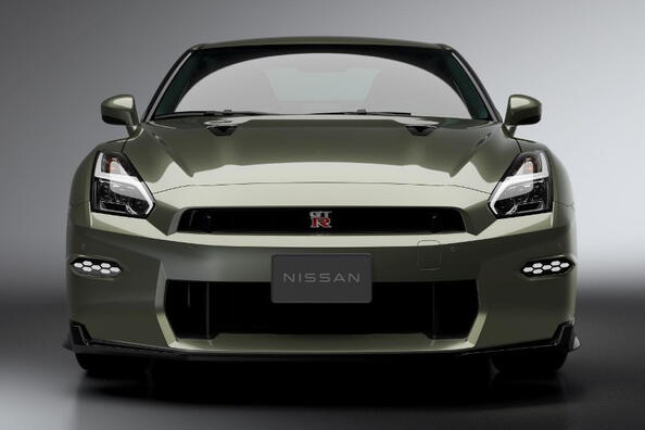 Atjaunināts Nissan GT-R 2023: sporta kupejas apskats