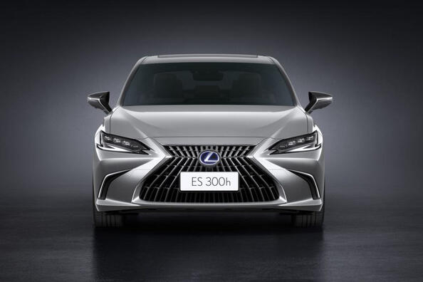 Atjaunināts Lexus ES: stils un komforts ikvienā detaļā