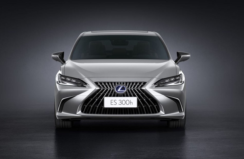 Atjaunināts Lexus ES: stils un komforts ikvienā detaļā