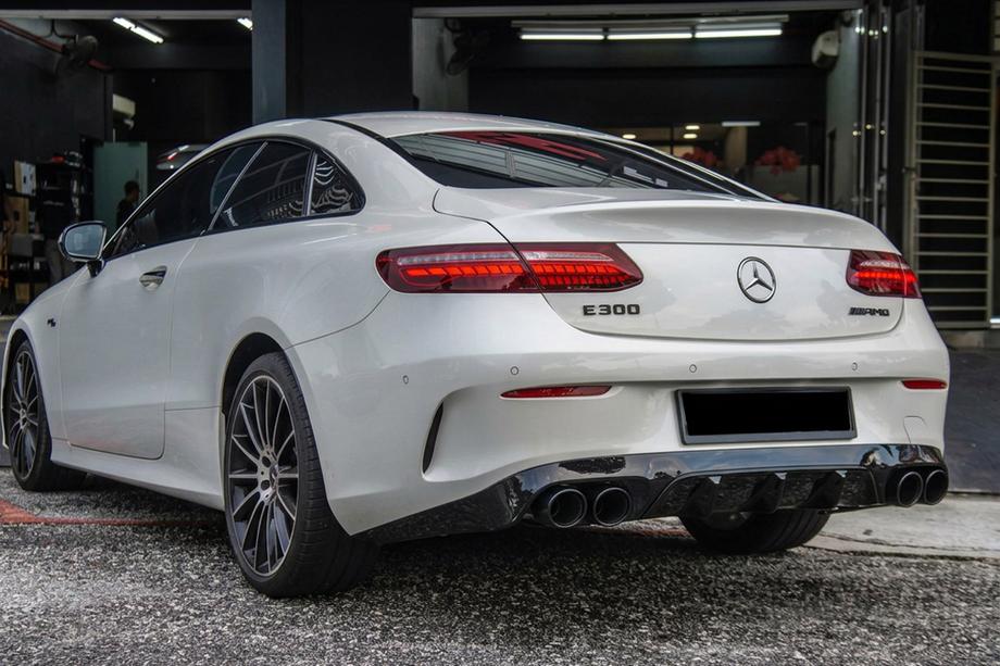 Mercedes E-class coupe C238 2016–2024 Aizmugurējais difuzors Black ar izpūtēja uzgaļiem Black (AMG53 dizains) Foto 1