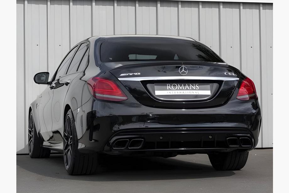 Mercedes C-class W205 2014–2021 Aizmugurējais difuzors ar izpūtēja uzgaļiem, melns (C63 dizains 2018-2021) Image