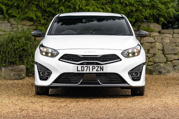 Kia ProCeed universālis: 1. paaudzes feislifta apskats