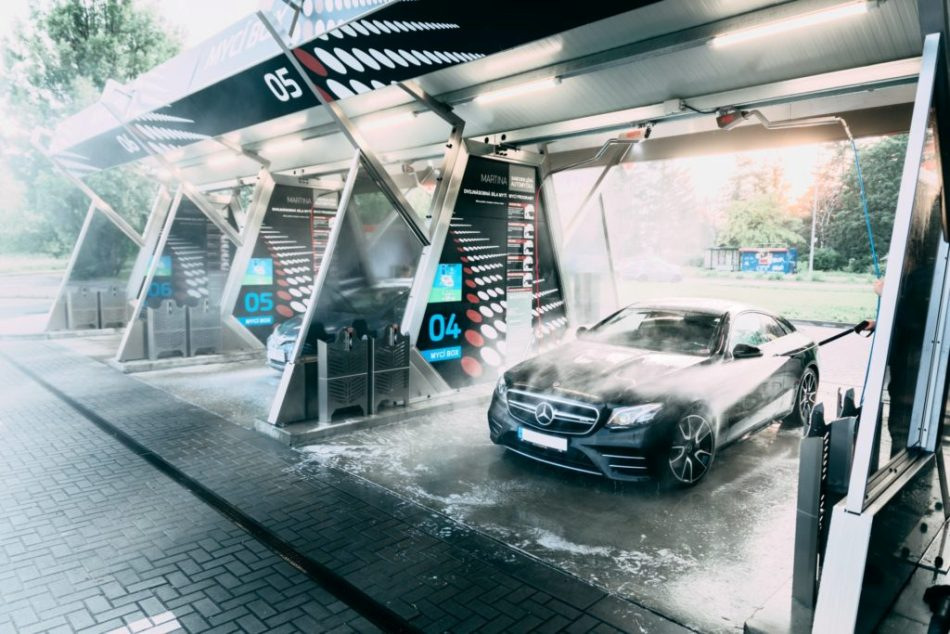 Kā pareizi nomazgāt auto pašapkalpošanās automazgātavā?