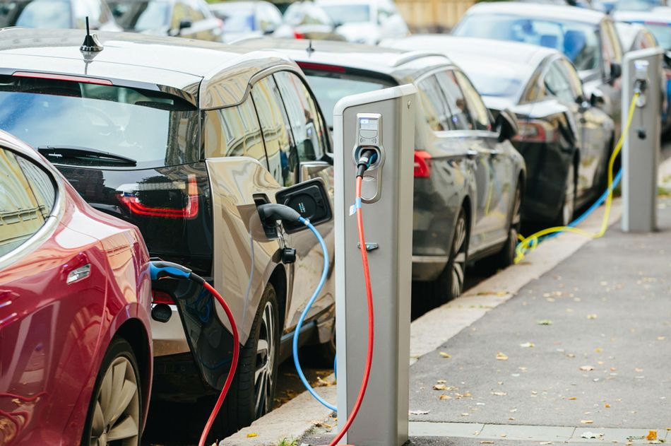 Cik gadus var kalpot elektromobilis?