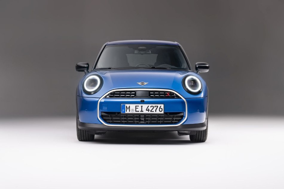 Mini Cooper 2024 piecdurvju apskats