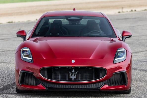 Maserati GranTurismo II: otrās paaudzes sporta auto apskats