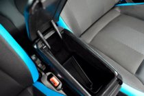 Fiat 500/500L 2013–2022 Roku balsts (ievietojams glāžu turētājā) foto 3