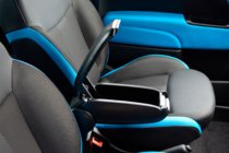 Fiat 500/500L 2013–2022 Roku balsts (ievietojams glāžu turētājā) foto 2
