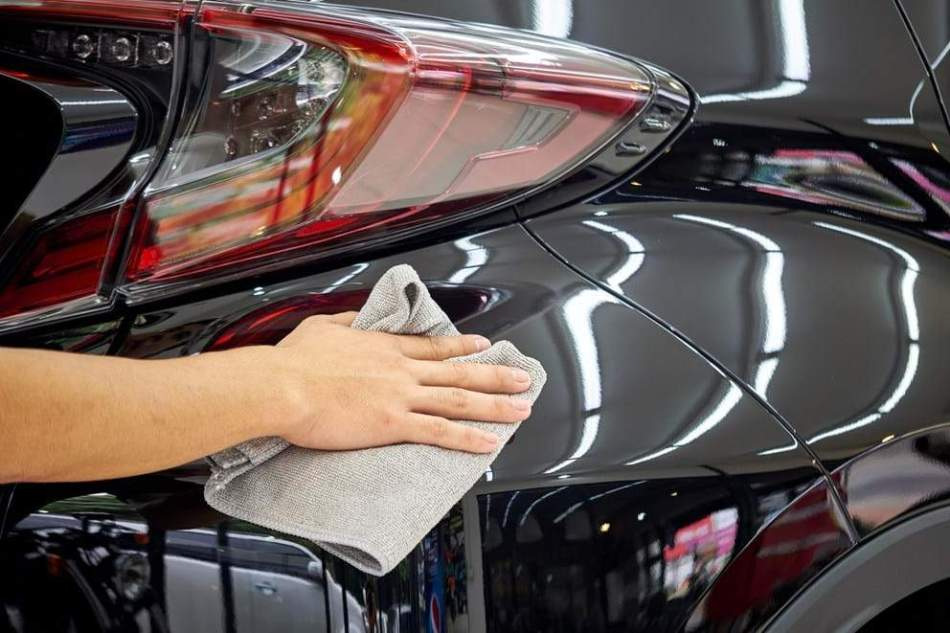 Kā izvēlēties pulēšanas līdzekli automašīnas virsbūvei?