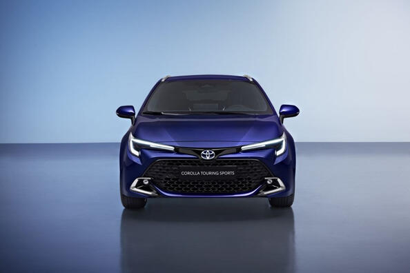 Toyota Corolla Touring Sports E210: hibrīda universāla 1.8 un 2.0 Hybrid apskats