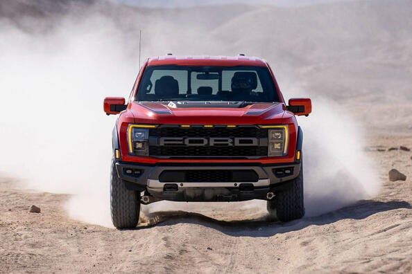 Apskats: augstas veiktspējas pikaps Ford F-150 Raptor