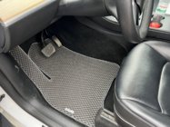 Tesla Model Y 2020– EVA salona paklājiņi (2020-2024, Melni) foto 6