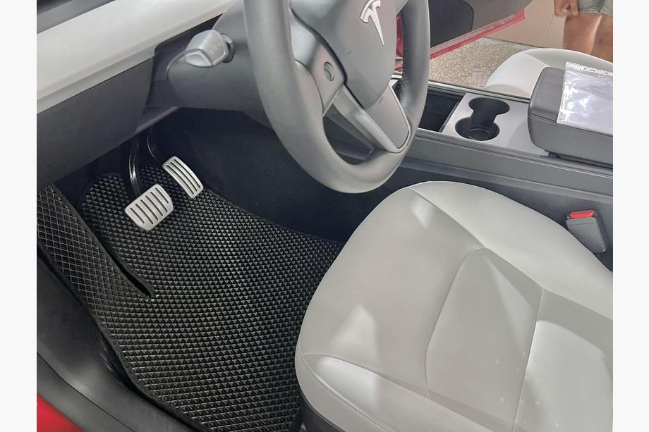 Tesla Model Y 2020– EVA salona paklājiņi (2020-2024, Melni) Image