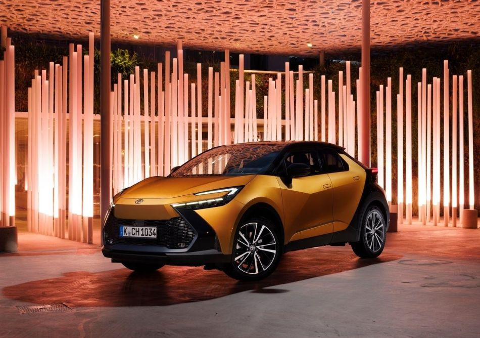 Apskats: stilīgais hibrīda krosovers Toyota C-HR, 2. paaudze