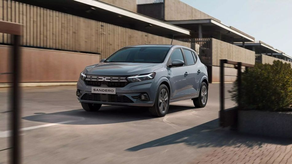 Dacia Sandero: kompaktā hečbeka apskats