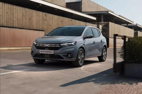 Dacia Sandero: kompaktā hečbeka apskats
