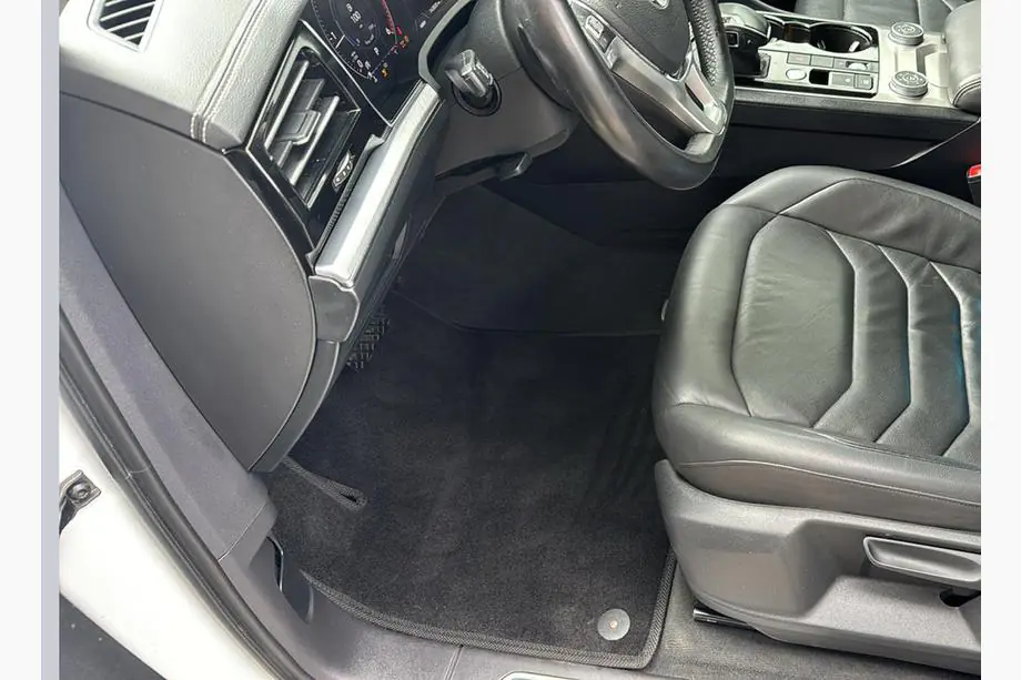 Volkswagen Touareg 2018– Premium tekstila paklājiņi (melni) Image
