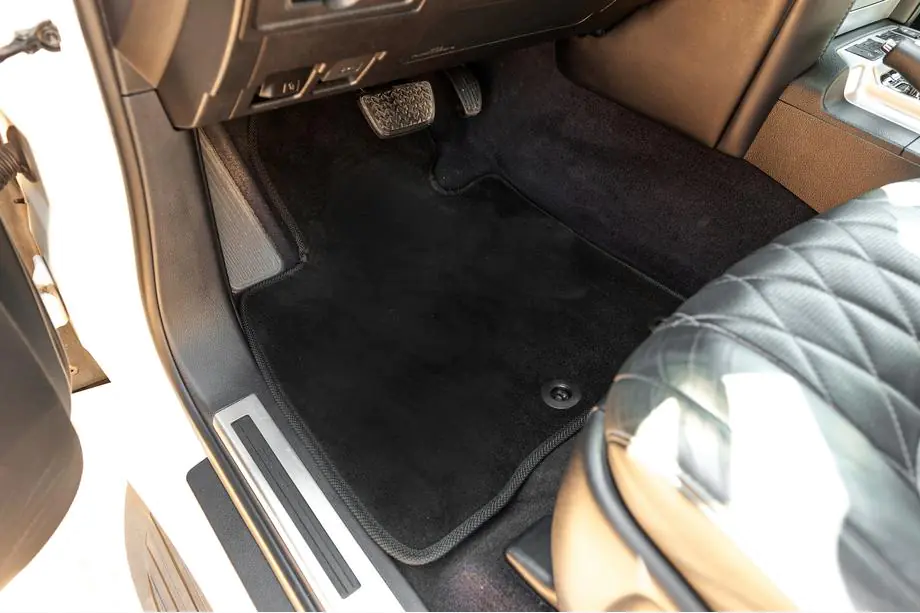 Toyota Land Cruiser 200 2007–2021 Premium tekstila paklājiņi V-2 (2012-2021, melni) Image
