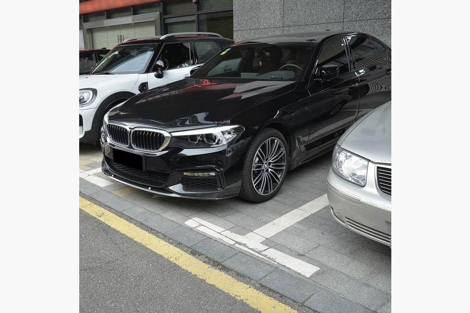 BMW 5. sērija G30/G31 2017–2023 Priekšējā bampera lūpa Lip V6 (M-Sport 2017-2020, karbons) Foto 8