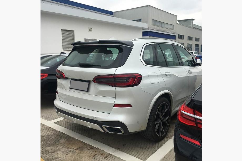 BMW X5 G05 2019–2026 Aizmugurējā stikla spoileris V2 (spīdīgi melns) Image
