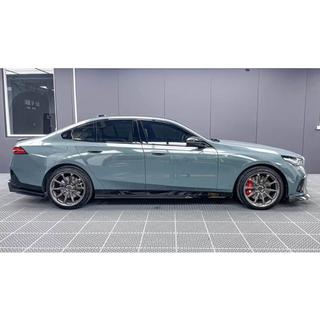 Sliekšņu uzlikas (M-Sport, oglekļa šķiedra) BMW 5/i5 sērija G60/G60E/G61 2023– foto 2