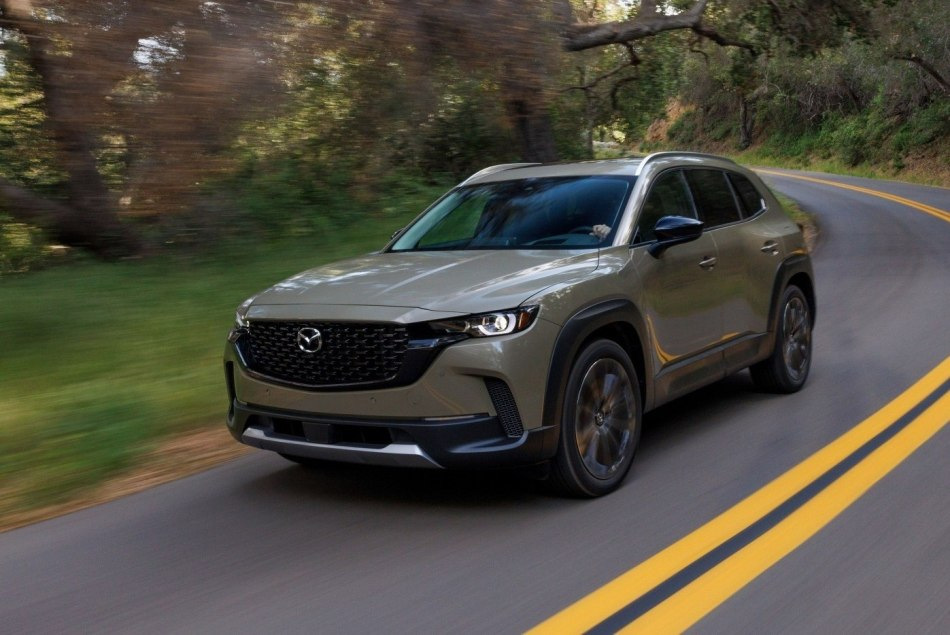Apskats: stilīgais un komfortablais Mazda CX-50