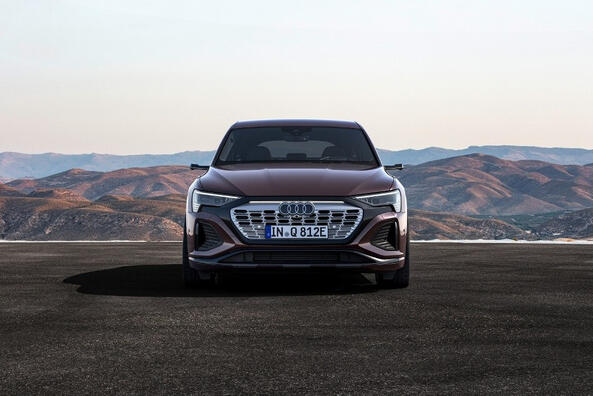 Premium kupejveida krosovers Audi Q8 e-tron Sportback: apskats