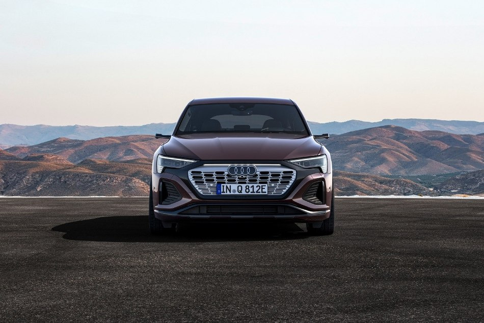 Premium kupejveida krosovers Audi Q8 e-tron Sportback: apskats