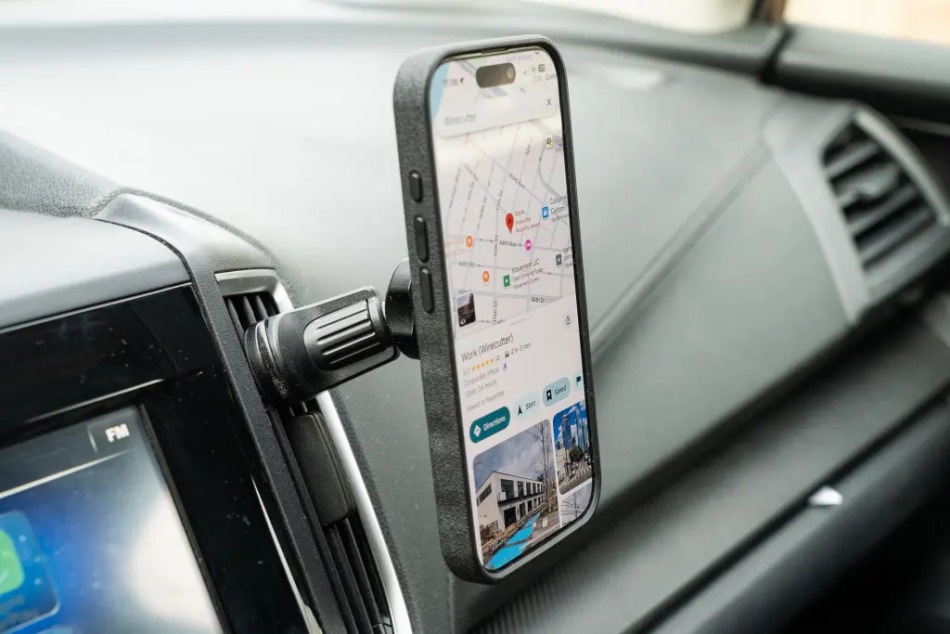 Kā izvēlēties ideālu viedtālruņa turētāju automašīnai?