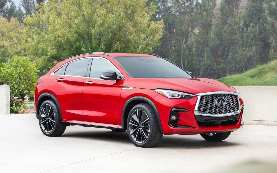 Premium klases krosovera Infiniti QX55 apskats