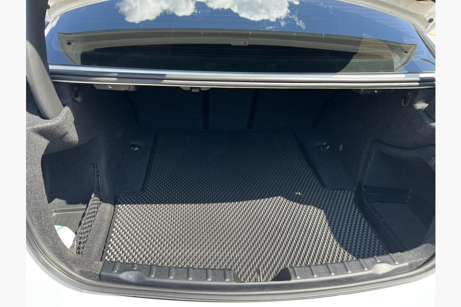 BMW 3. sērija F30/F31 2012–2019 Bagāžnieka paklājiņš F30, pilnpiedziņa, melns Image