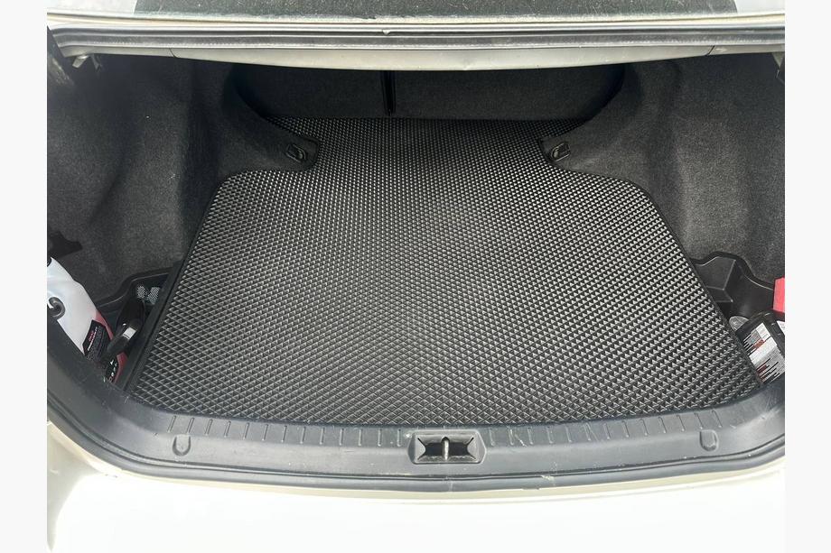 Toyota Avensis 2003–2009 Bagāžnieka paklājiņš (SD, melns) Image