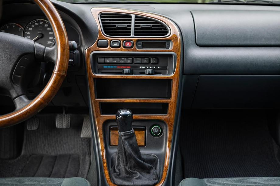 Mazda 323 1977–2003 Paneļa uzlikas (riekstkoks, F 1994-1997) Image
