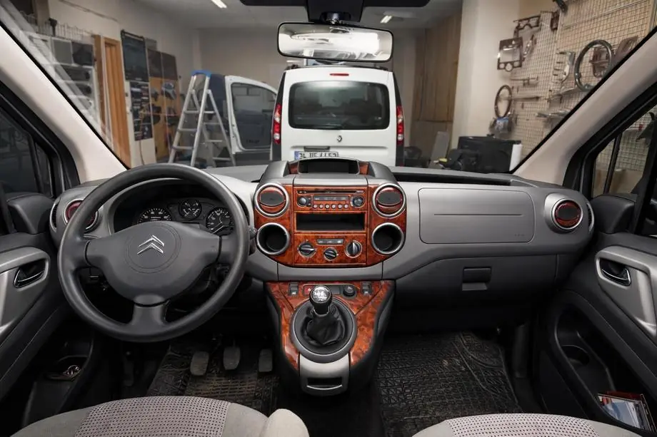 Peugeot Partner Tepee 2008–2018 Salona tūnings (krāsas sortimentā) Image