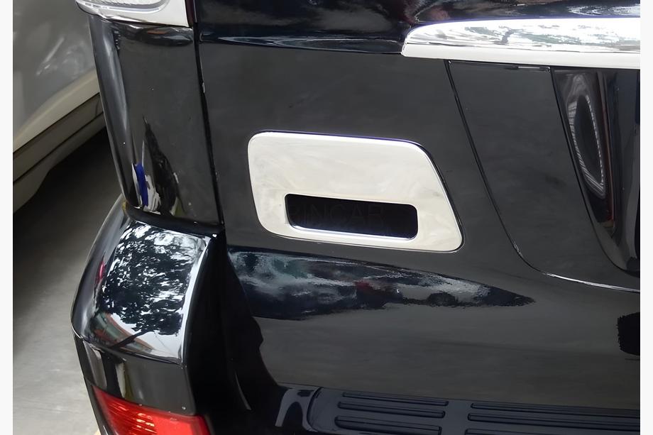 Toyota Land Cruiser Prado 120 2002–2009 Bagāžnieka durvju roktura uzlika (nerūsējošais tērauds) Carmos - turku teras Foto 5