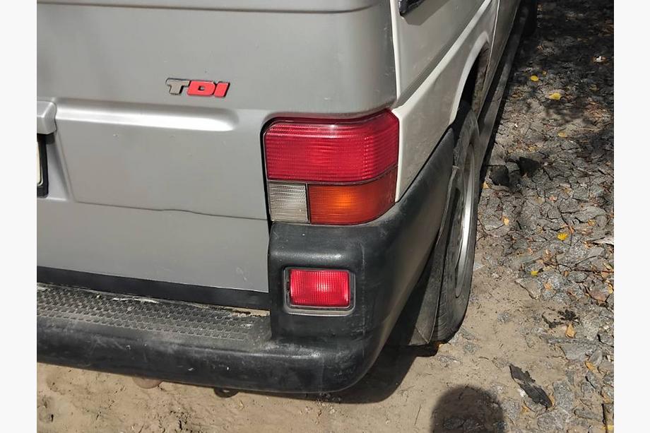 Volkswagen T4 Transporter 1990–2003 Aizmugures TDI uzraksts Kā oriģināls, visi burti hromēti Foto 5
