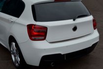 BMW 1. sērija F20/F21 2011–2019 Bagāžnieka malas uzlika (nerūsējošā tērauda) foto 1