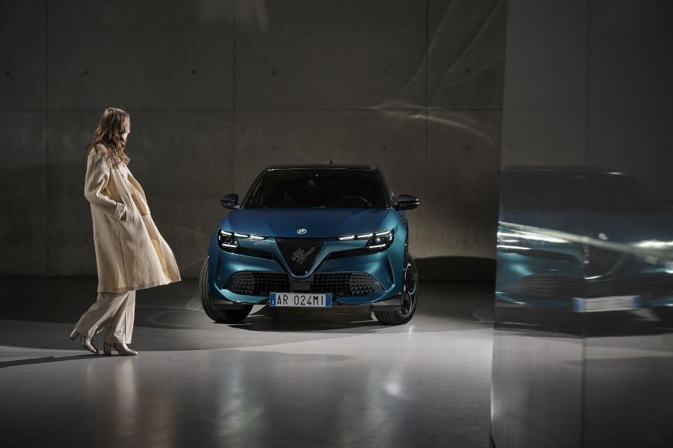 Alfa Romeo Junior Hybrid: krosovera apskats