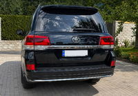 Toyota Land Cruiser 200 2007–2021 Aizmugurējā difuzora uzlika ar hromu 2016-2021 (Executive 2019/2021) Melna krāsa foto 2