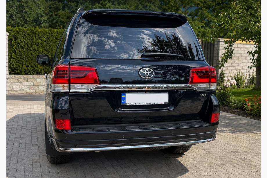 Toyota Land Cruiser 200 2007–2021 Aizmugurējā difuzora uzlika ar hromu 2016-2021 (Executive 2019/2021) Foto 2